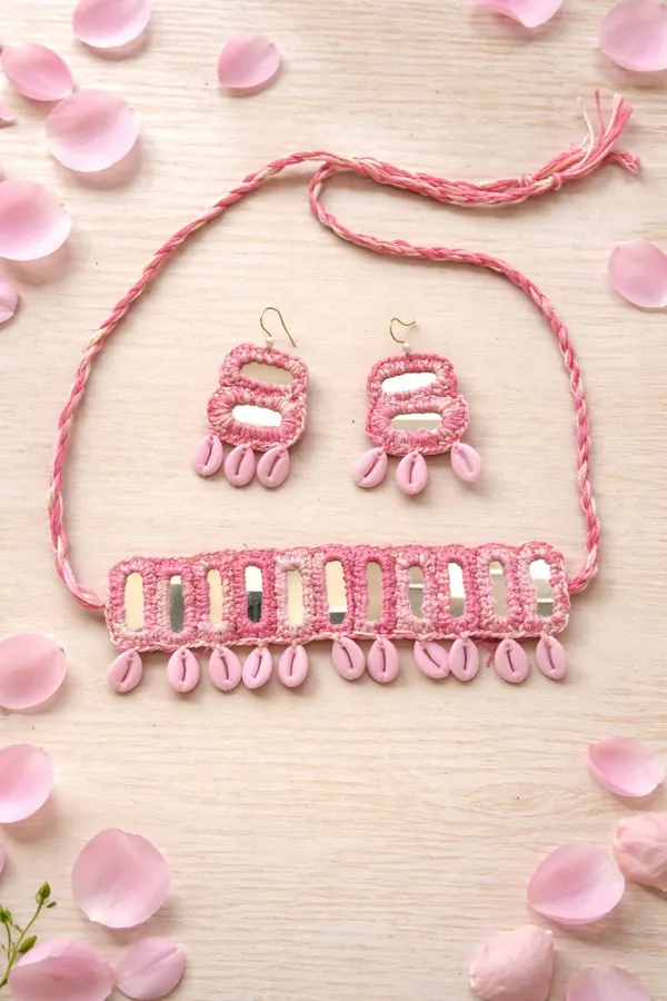 Pink_Thread_Shell_Choker_Jewellery_Set_For_Women