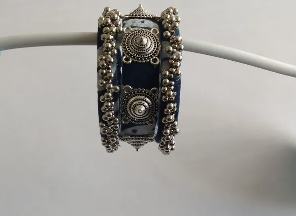 Blue_Maroon__Handcrafted_Silver_Beaded_Fabric_Wrapped_Traditional_Bangle__for_Women