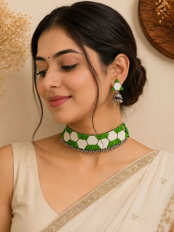 Green_Triangle_Mirror_Thread_Chokar_Jewellery_Set_for_Women