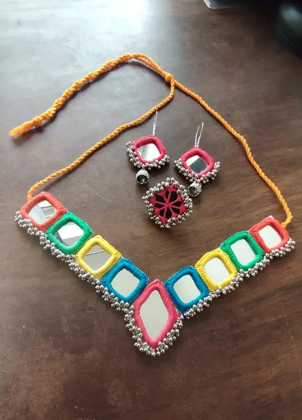 Multicolor_Cowrie_Shell_Necklace_Set_For_Women