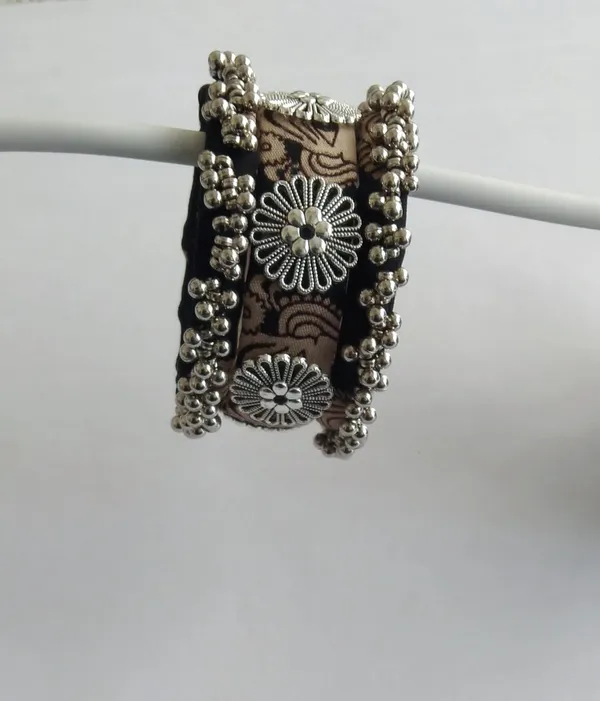 Black_Handcrafted_Silver_Beaded_Fabric_Wrapped_Traditional_Bangle__for_Women