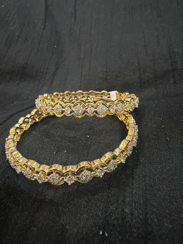 Gold_Stainless_Steel_Classic_Bangle_For_Women