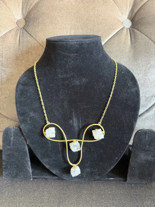 Gold_&_White_Brass_Necklace_Set_For_Women