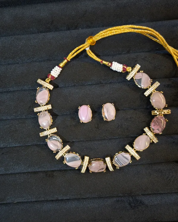 Gold_&_Pink_Brass_Necklace_For_Women