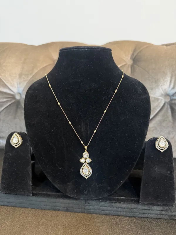 Gold_Brass_Necklace_Set_For_Women