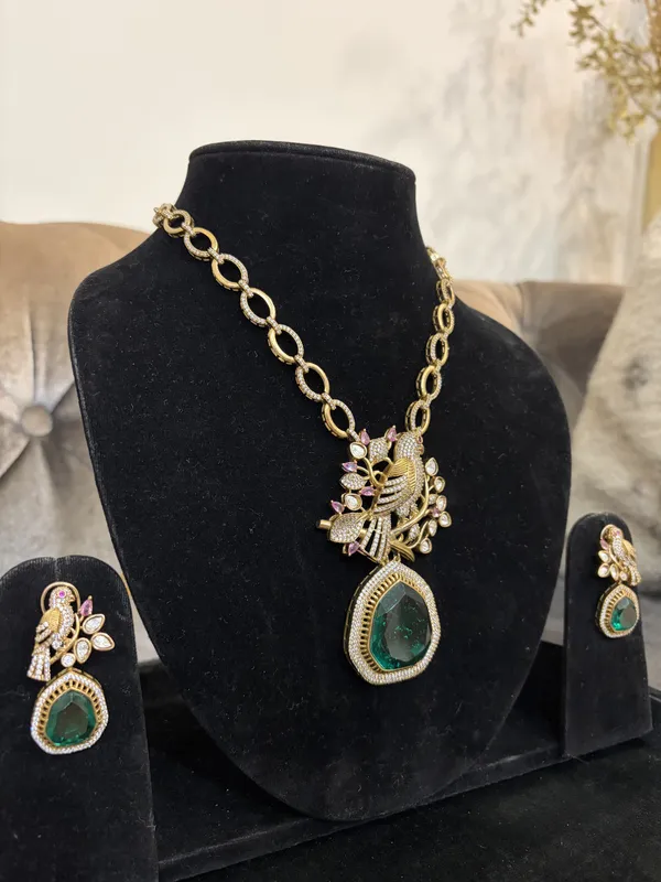 Green_&_Gold_Brass_Necklace_Set_For_Women