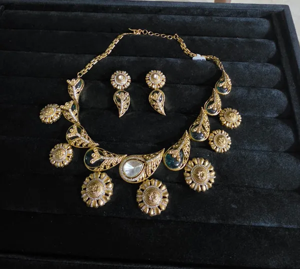 Green_&_Gold_Brass_Necklace_For_Women