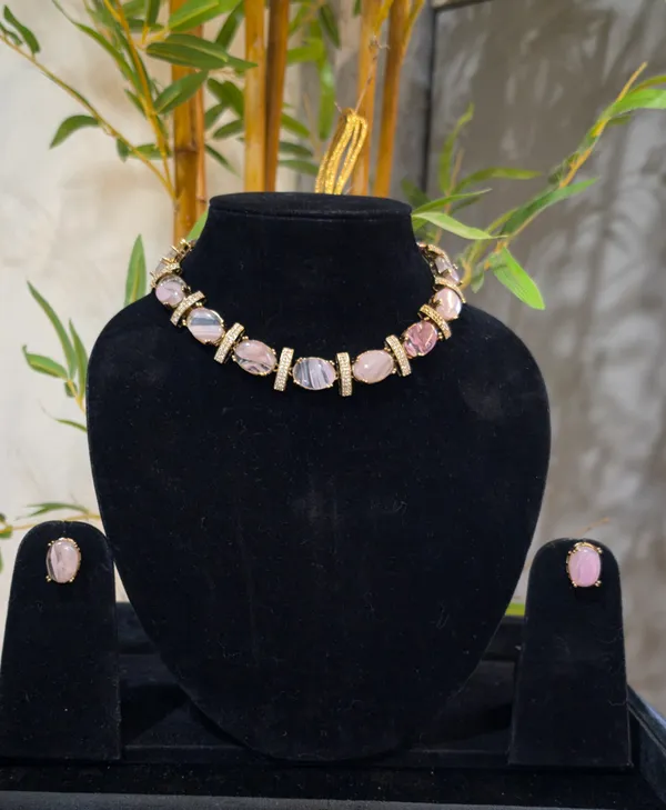 Gold_&_Pink_Brass_Necklace_For_Women