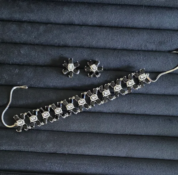 Silver_&_Black_Stainless_Steel_Necklace_For_Women