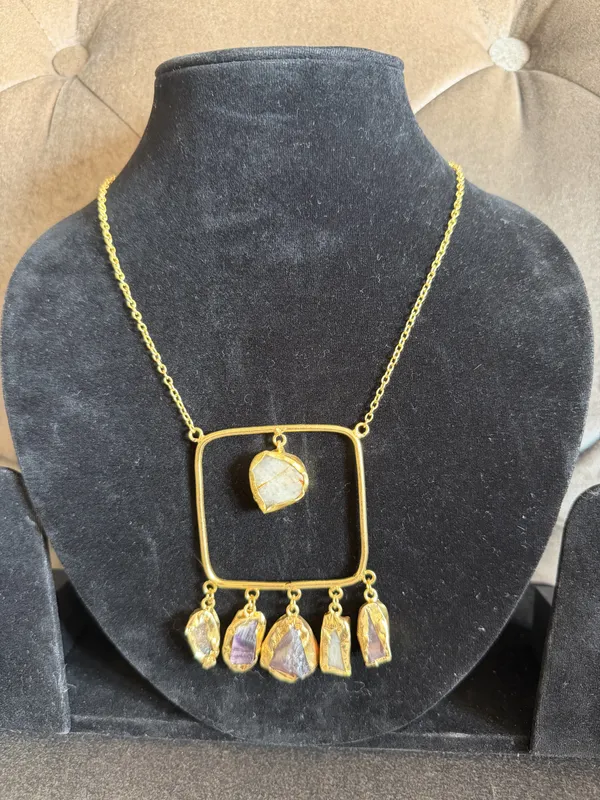 Gold_Brass_Necklace_Set_For_Women