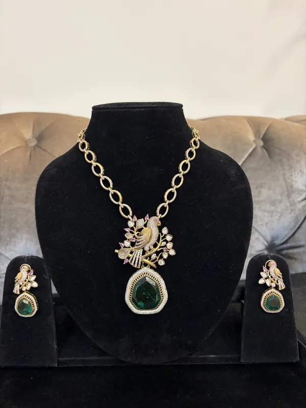 Green_&_Gold_Brass_Necklace_Set_For_Women