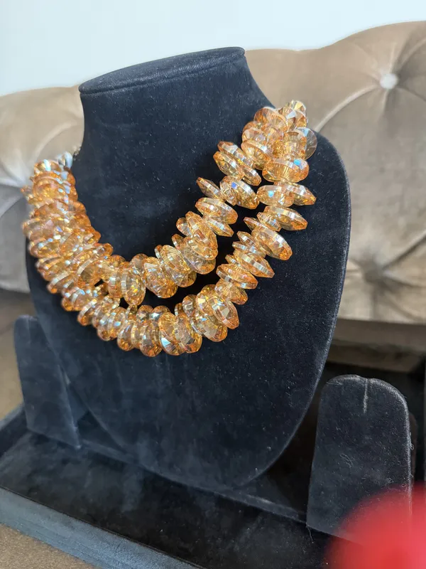 Gold_Glass_Necklace_Set_For_Women