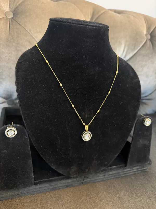 Gold_Brass_Necklace_Set_For_Women