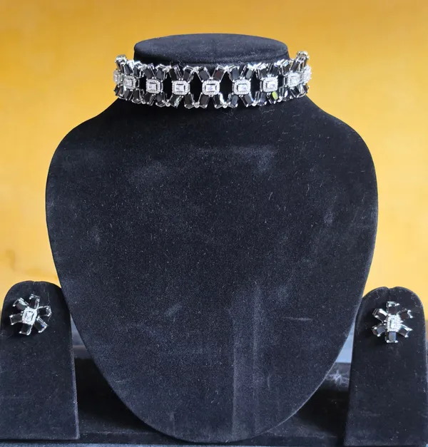 Silver_&_Black_Stainless_Steel_Necklace_For_Women