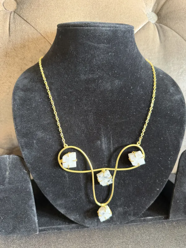 Gold_&_White_Brass_Necklace_Set_For_Women