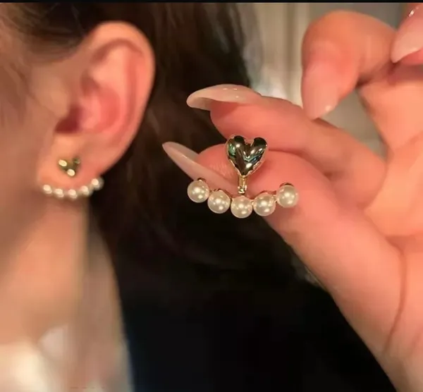 Silver_Tone_Heart_Pearl_Earrings_for_Women