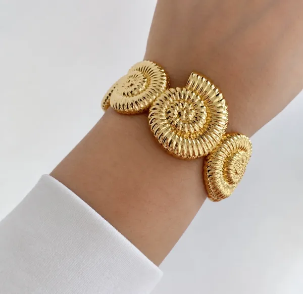 Gold_Shell_Wrist_Bracelet