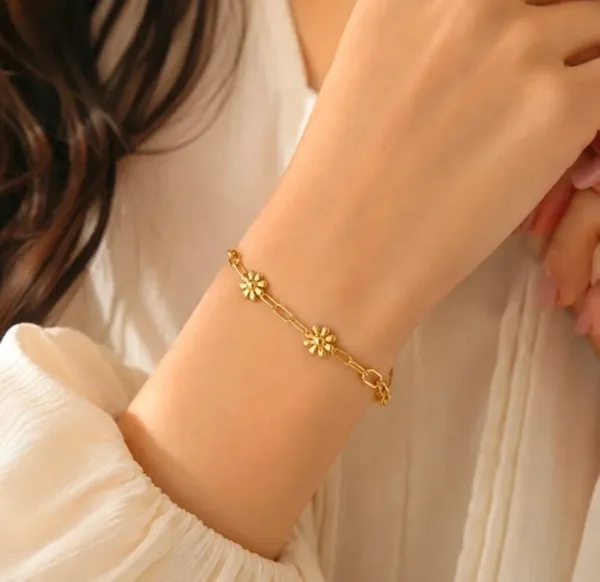 Gold_Flower_Wrist_Bracelet