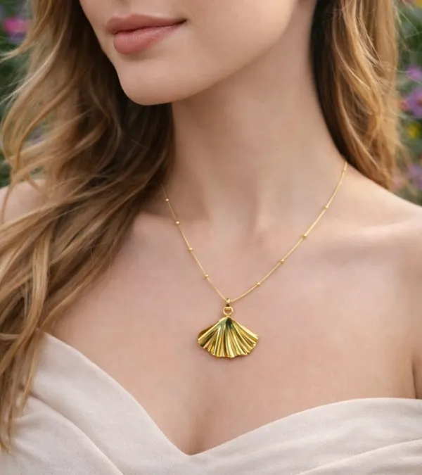 Gold_Tone_Shell_Pendant_Necklace_for_Women