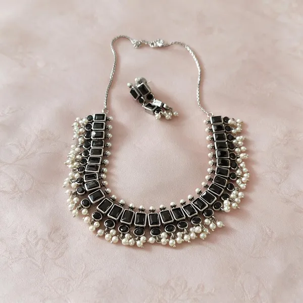 Silver_Black_Alloy_Stone_Pearl_Layered_Necklace_For_Women