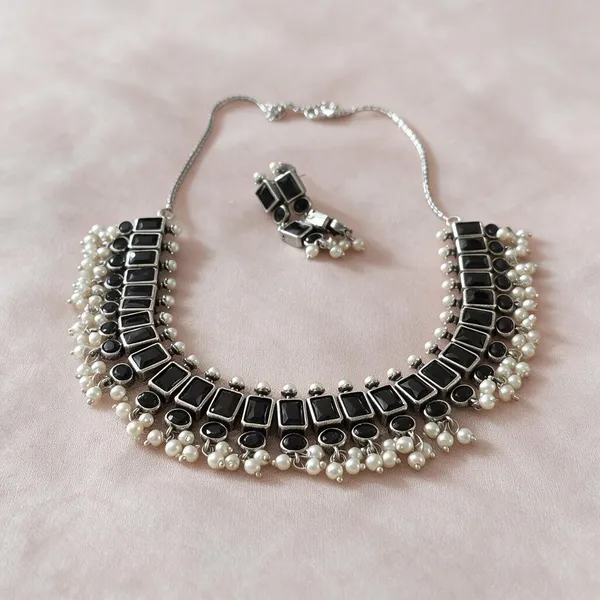 Silver_Black_Alloy_Stone_Pearl_Layered_Necklace_For_Women