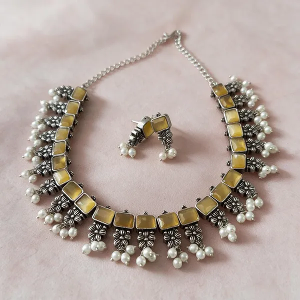 Silver_Alloy_Yellow_Stone_Floral_Necklace_Set_With_Earrings_For_Women