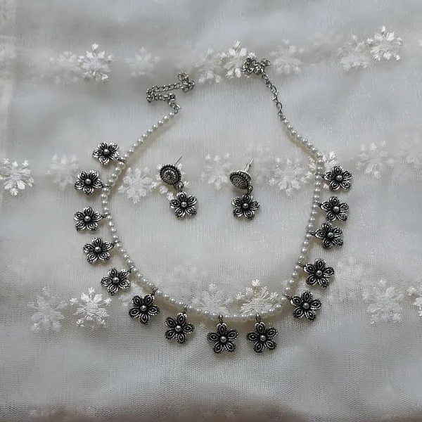 Silver_Oxidized_Floral_Pearl_Necklace_And_Earrings_Set_For_Women