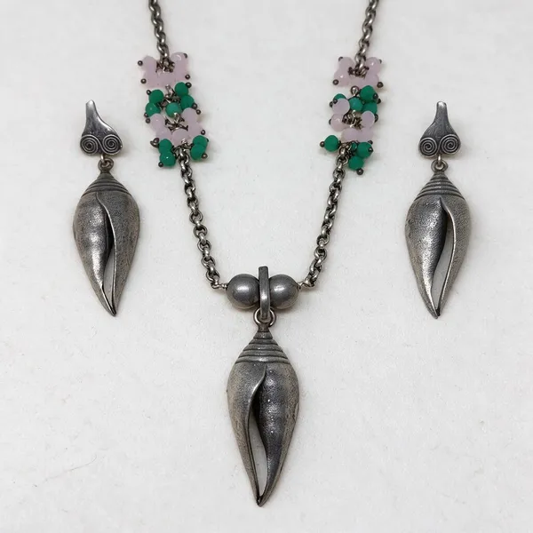 Silver_Alloy_Oxidised_Leaf_Pendant_Necklace_Set_For_Women