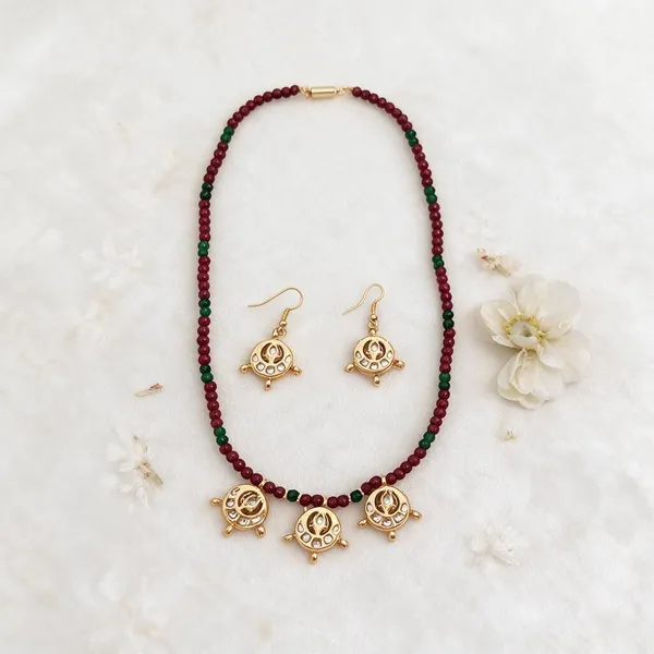 Maroon_Green_Beaded_Alloy_Necklace_And_Earrings_Set_For_Women
