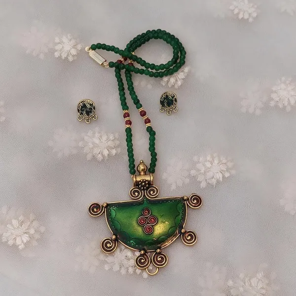 Green_Beaded_Gold_Tone_Ethnic_Pendant_Necklace_Set_For_Women