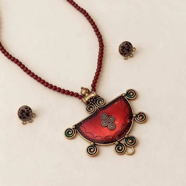 Maroon_Beaded_Fan_Pendant_Statement_Necklace_Set_For_Women