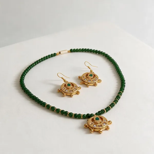 Green_Beaded_Gold_Tone_Traditional_Jewellery_Set_For_Women