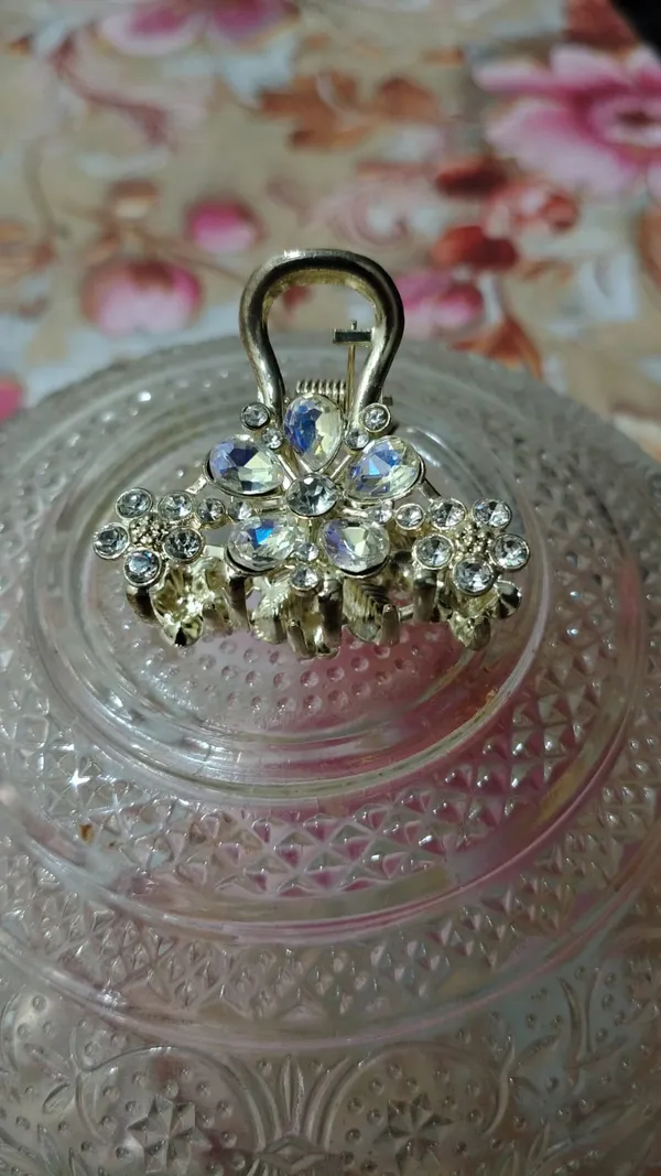 Silver_Tone_Floral_Crystal_Brooch_for_Women
