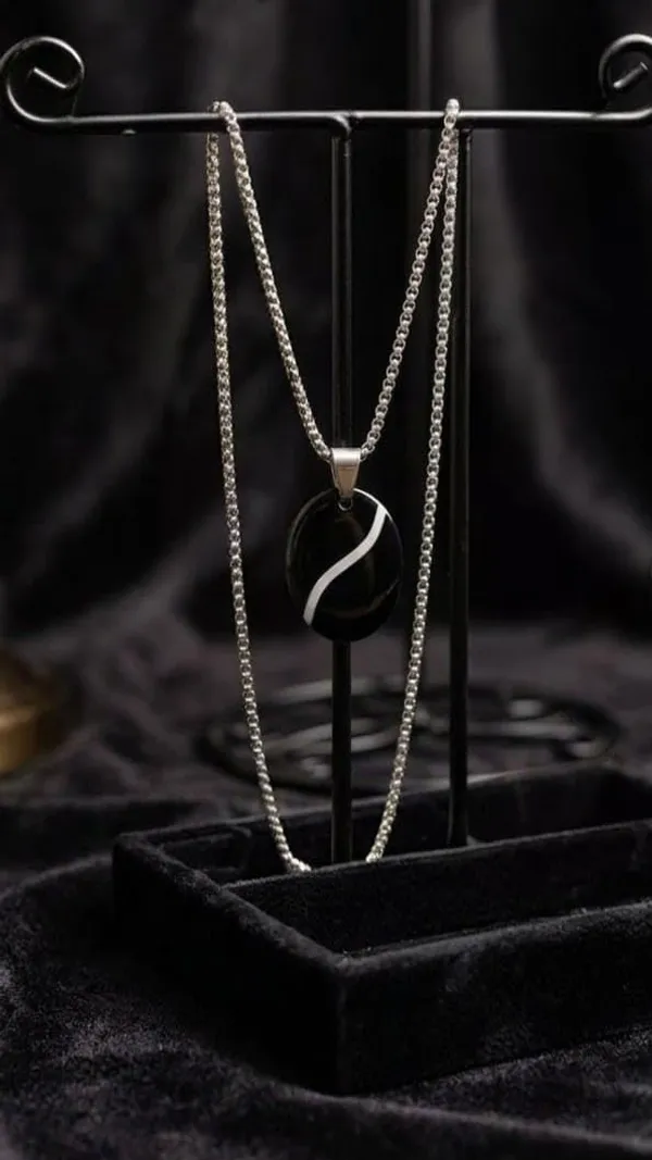 Stainless_Steel_Oval_Pendant_Necklace