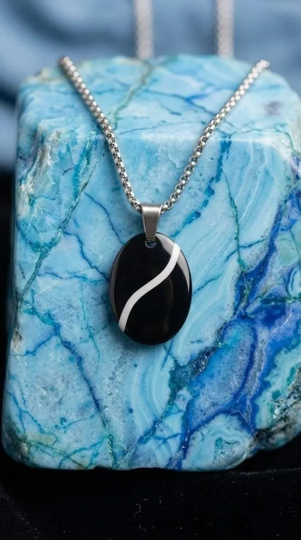 Stainless_Steel_Oval_Pendant_Necklace