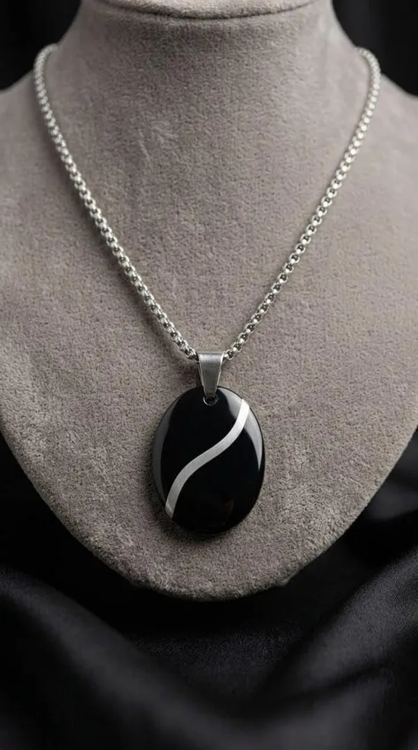 Stainless_Steel_Oval_Pendant_Necklace