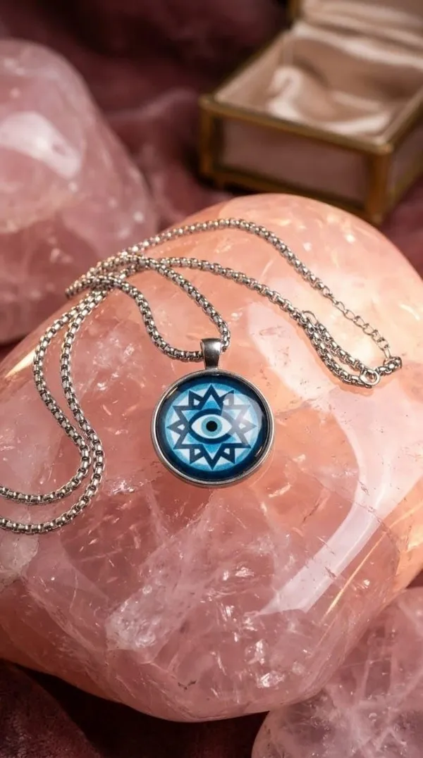 Evil_Eye_Pendant_Necklace_With_Stainless_Steel_Chain