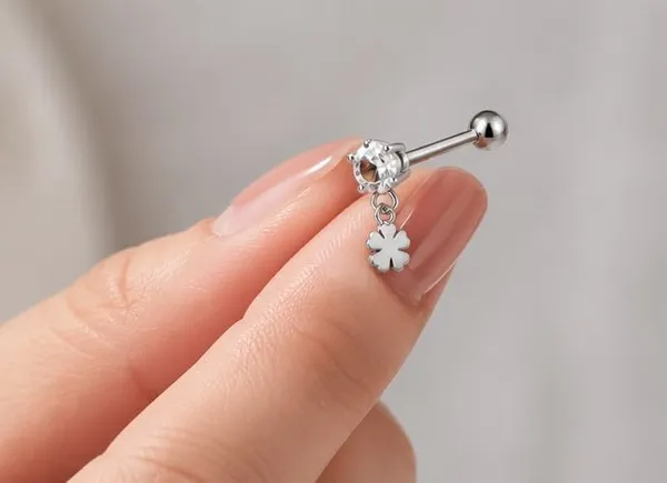 Helix_Cartilage_Earring_With_Butterfly_Dangle