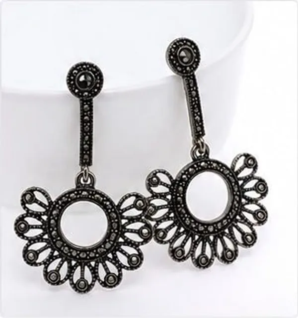 Floral_Hollow_Drop_Earrings