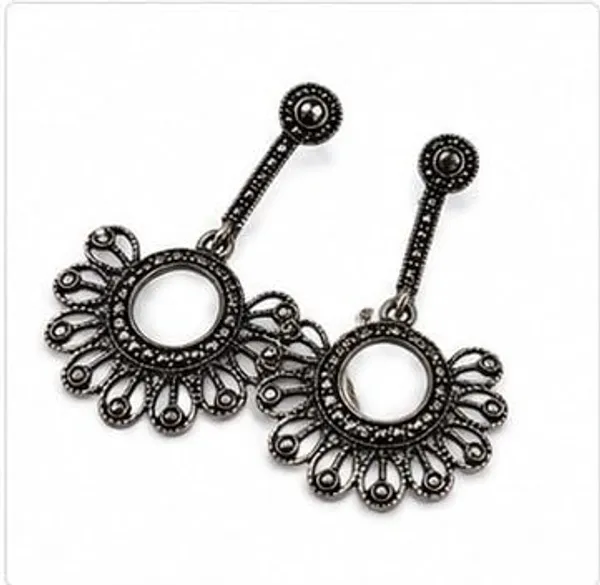 Floral_Hollow_Drop_Earrings