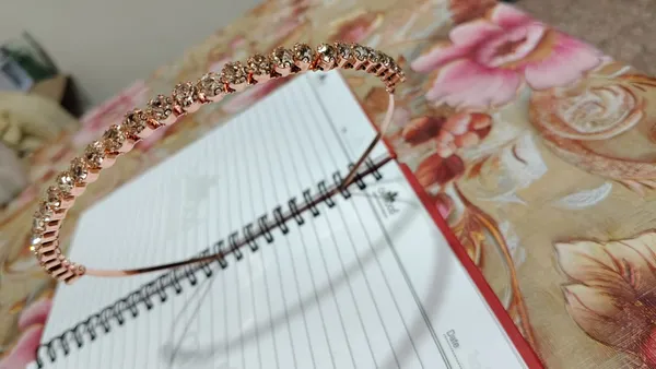 Gold_Metal_Embellished_Tiara_for_Women