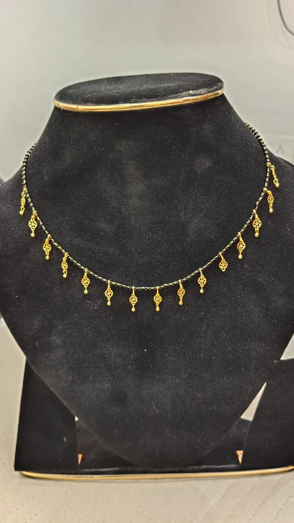 Gold_Alloy_Mangalsutra_For_Women
