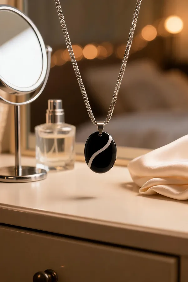 Stainless_Steel_Oval_Pendant_Necklace