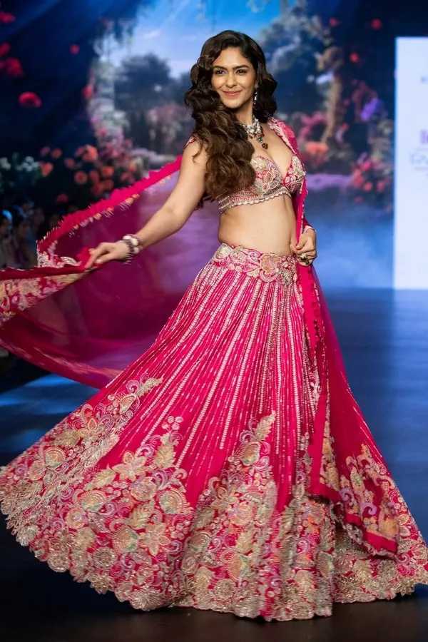 Bollywood_Speical_Faux_Georgette_Lehenga_Choli_(Semi-Stitched)