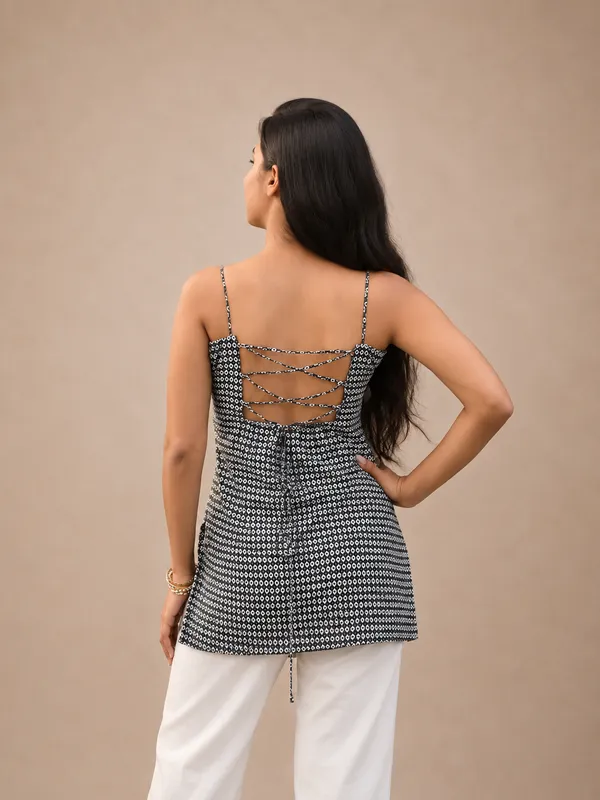 Black_Pure_Cotton_Geometric_Print_Short_Kurti_For_Women
