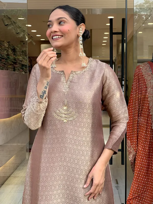 Elegant_Embroidered_Festive_Kurta_Set_with_Dupatta