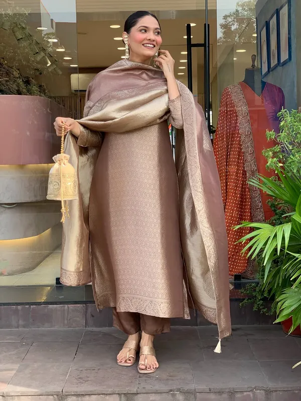 Elegant_Embroidered_Festive_Kurta_Set_with_Dupatta
