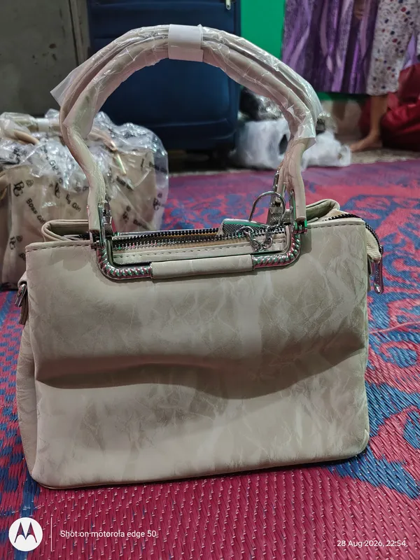 Beige_Synthetic_Leather_Handbag_for_Women