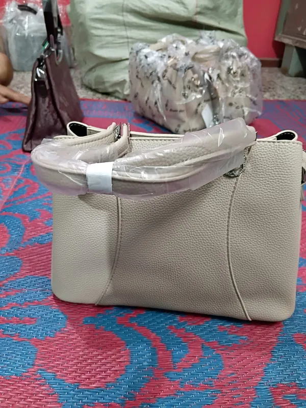 Cream_Faux_Leather_Tote_Handbag_for_Women