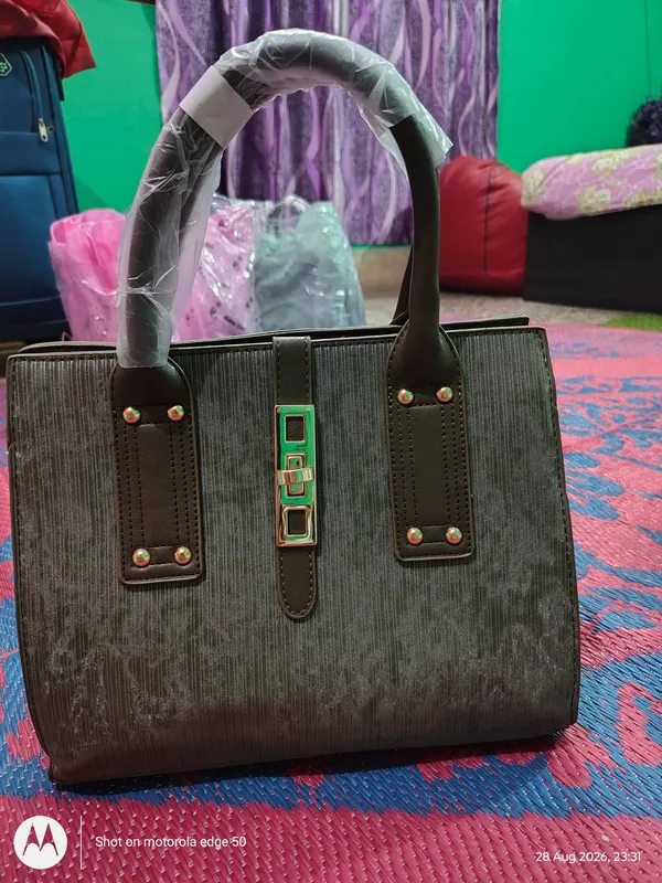 Black_Faux_Leather_Structured_Handbag_for_Women